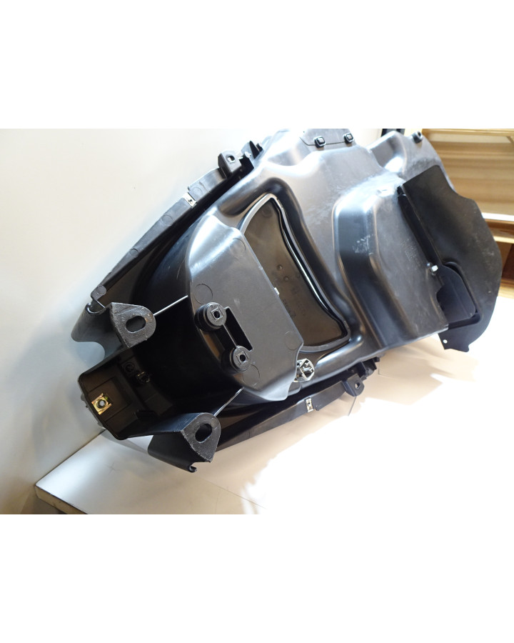 Piaggio MP3 500, sadellåda