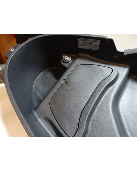 Piaggio MP3 500, sadellåda