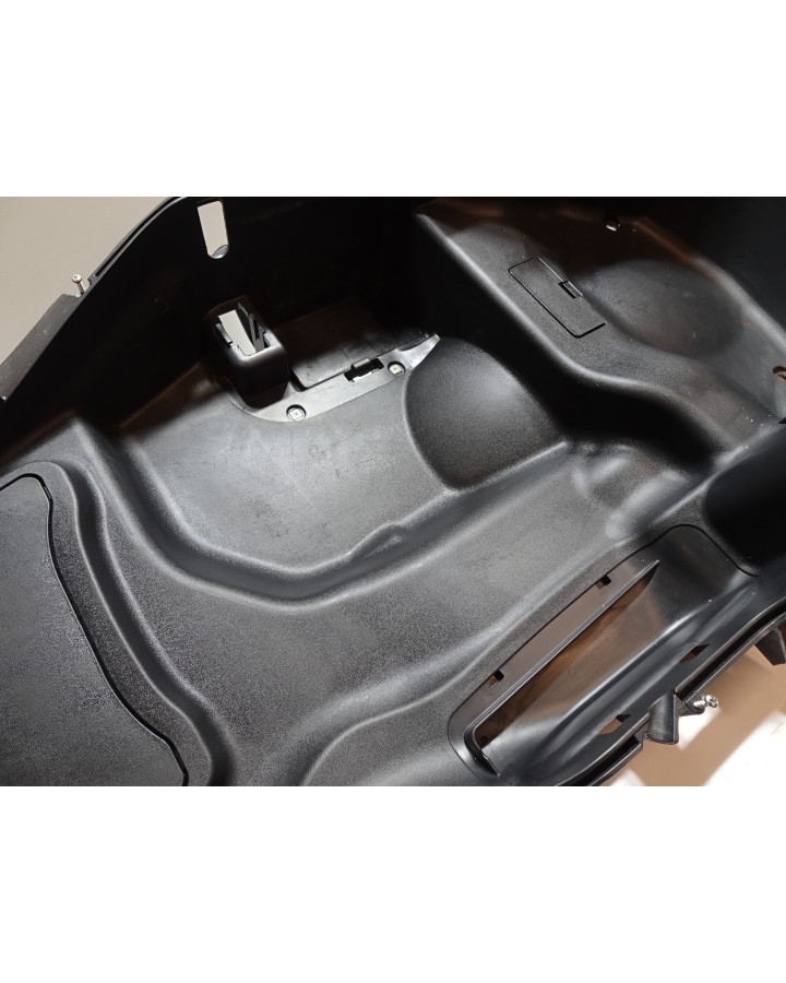 Piaggio MP3 500, sadellåda