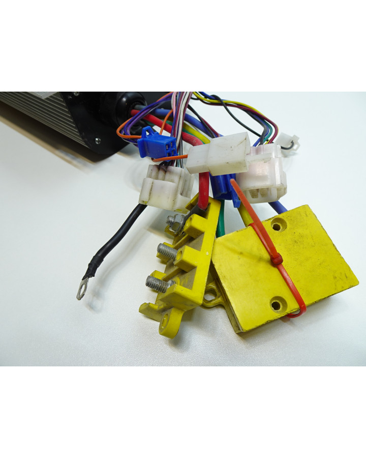 Titan Zero R7, elbox