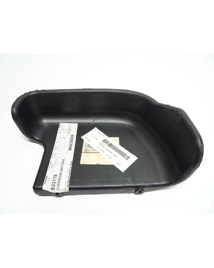 Piaggio MP3 250, batterilucka