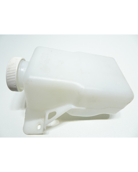 Ligier JS56, spolarvätskebehållare med pump