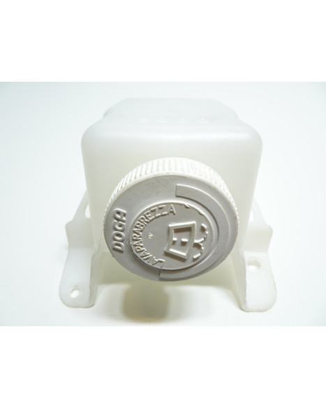 Ligier JS56, spolarvätskebehållare med pump