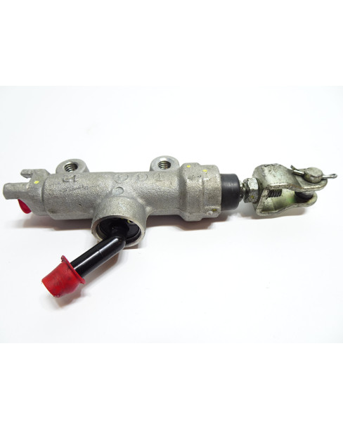 Kawasaki Z900, bromscylinder bak 2