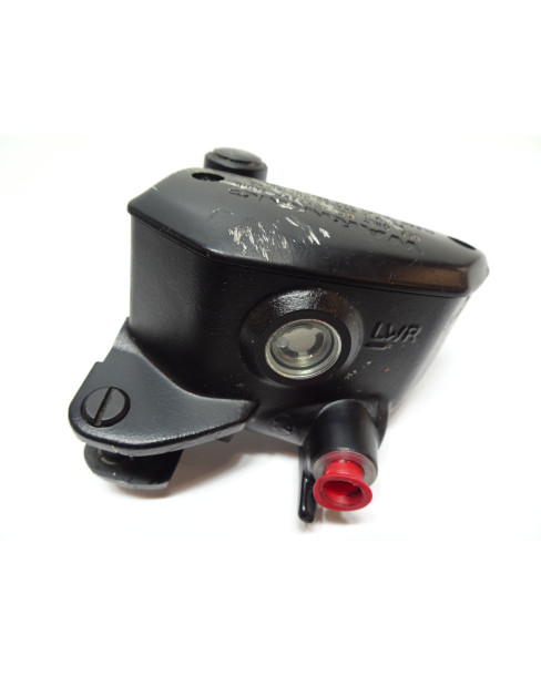 Kawasaki Z900, bromscylinder fram 2