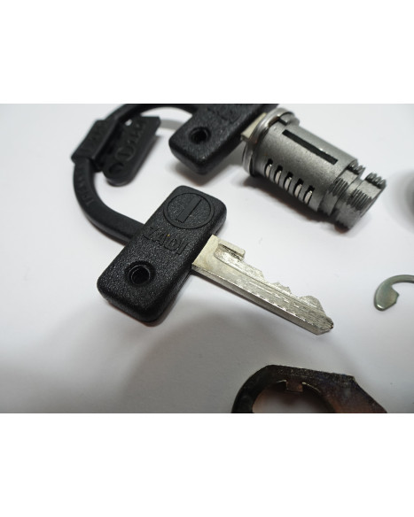 Piaggio, låscylinder toppbox