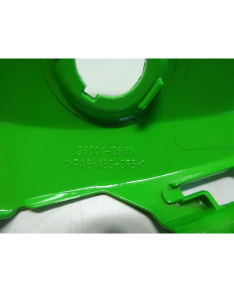 Kawasaki ZX-10R, bakre sidokåpa vänster