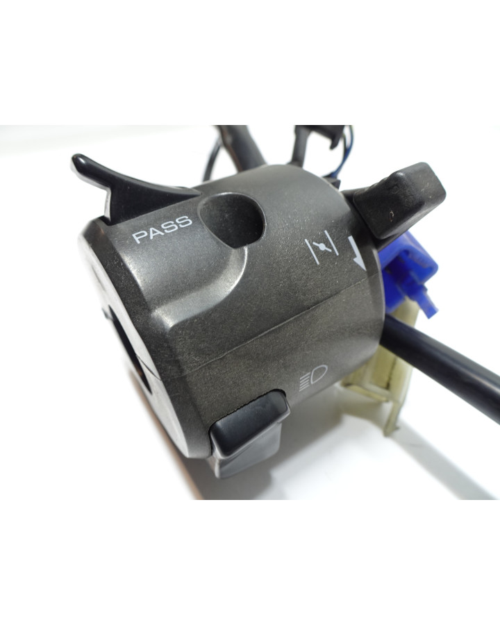 Yamaha YZF1000R Thunderace, omkopplare vänster