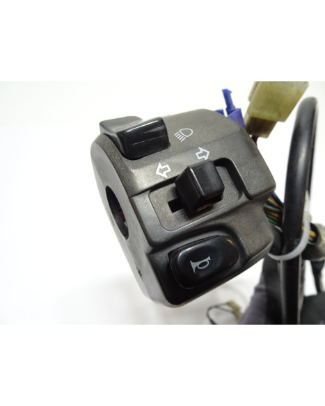 Yamaha YZF1000R Thunderace, omkopplare vänster