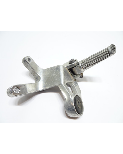 Yamaha YZD1000R Thunderace, passagerarfotpinne höger...