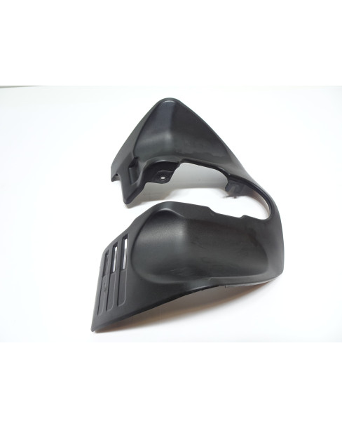 Suzuki DR650SE, främre tankkåpa 2