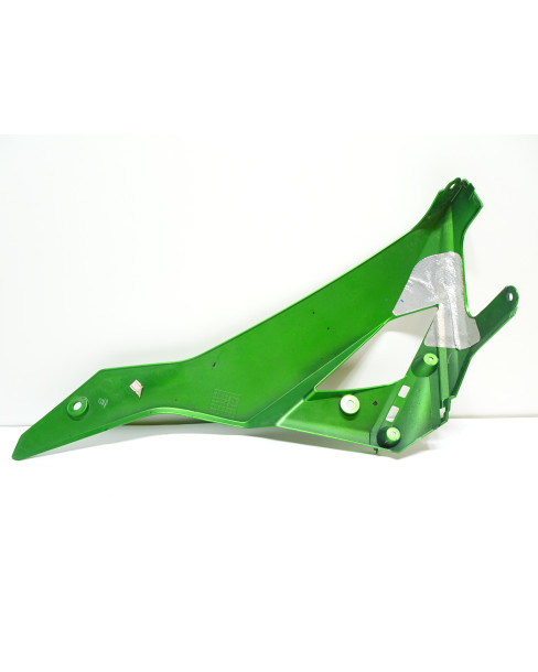 Kawasaki Z300, nedre sidokåpa höger 2