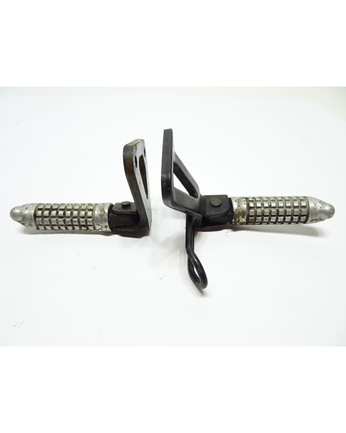 Suzuki DR650SE, passagerarfotpinne komplett (par)