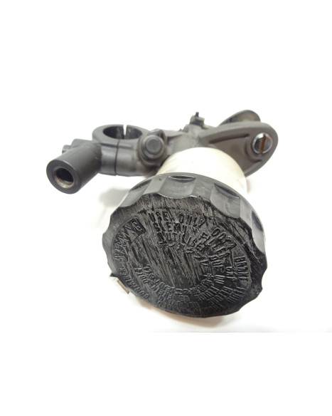 Honda CB1000R, bromscylinder fram