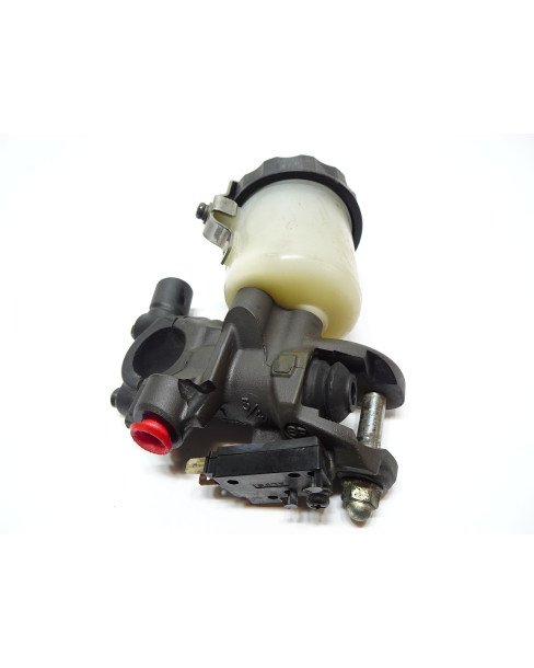 Honda CB1000R, bromscylinder fram 2