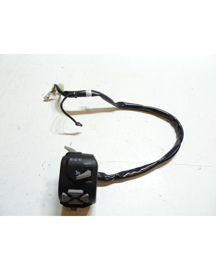 KTM 1290 Super Duke GT, omkopplare vänster