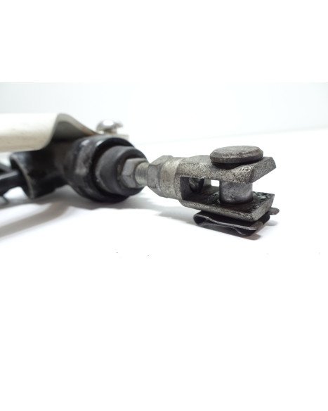 Triumph Daytona 675, bromscylinder bak