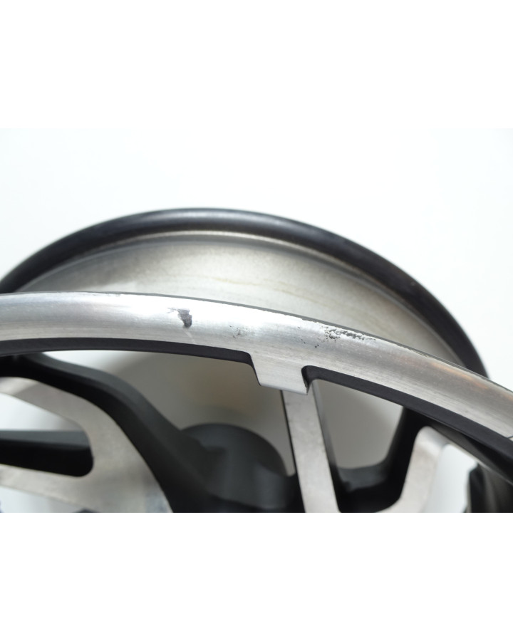 Harley-Davidson Sport Glide, bakfälg