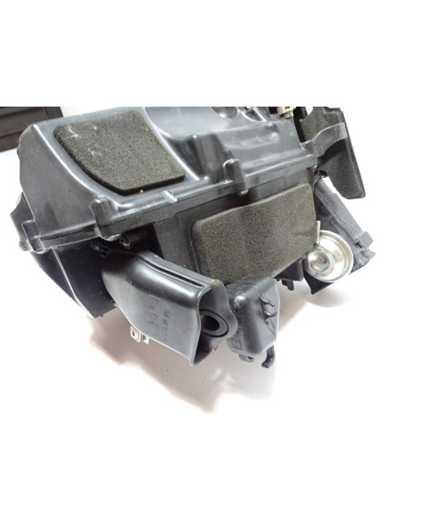 Honda CB1000R, luftburk