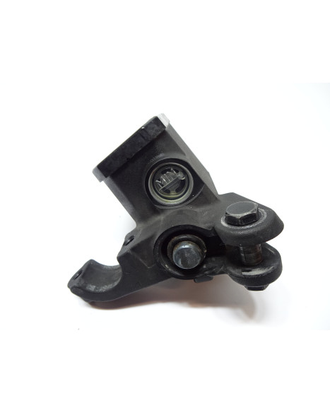 Yamaha MT-125, bromscylinder fram