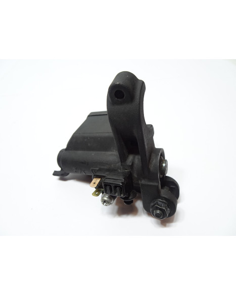 Yamaha MT-125, bromscylinder fram