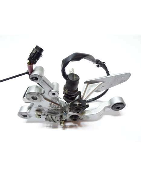 Yamaha MT-125, fotpinne höger komplett