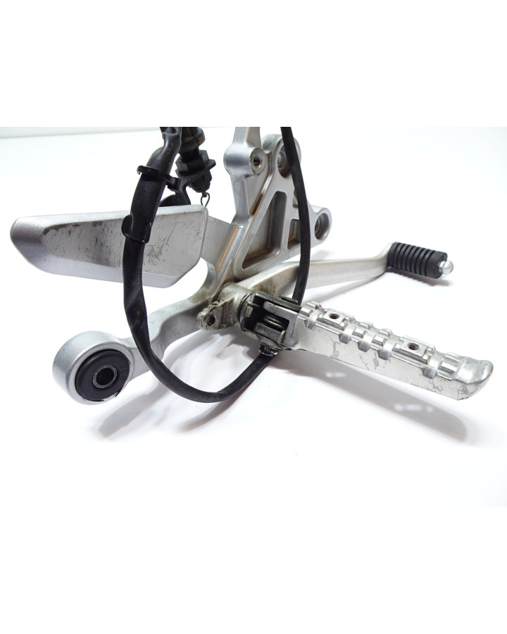 Yamaha MT-125, fotpinne höger komplett