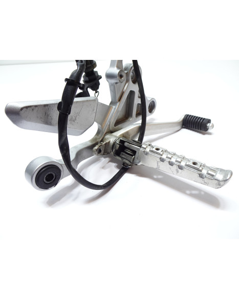 Yamaha MT-125, fotpinne höger komplett