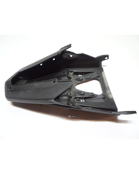 Yamaha MT-125, bakkåpa/lyktsarg 2