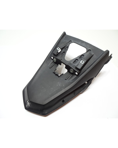 Yamaha MT-125, bakkåpa/lyktsarg