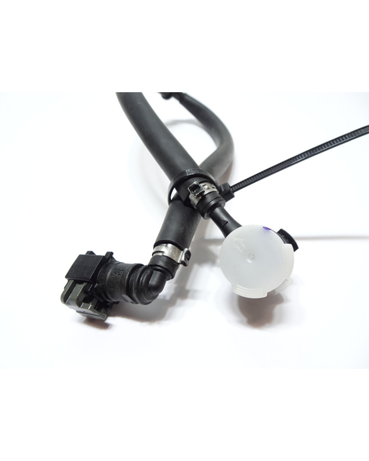 Yamaha MT-125, bränsleslang