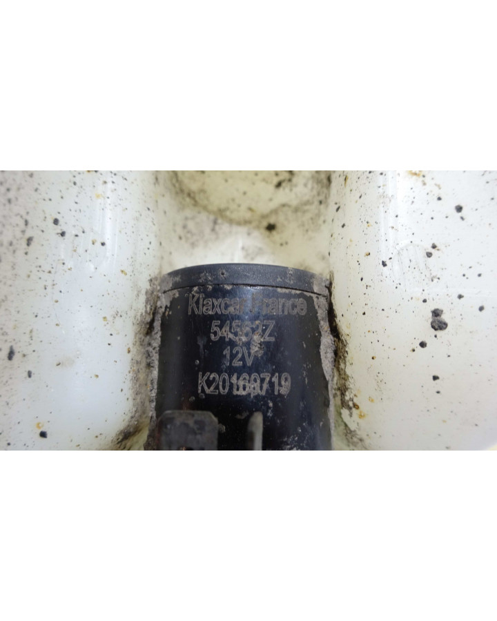 Aixam S9 GTI, spolarvätskebehållare med pump