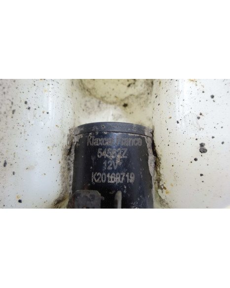 Aixam S9 GTI, spolarvätskebehållare med pump