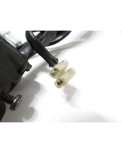 Yamaha MT-125, omkopplare höger