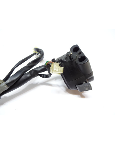 Yamaha MT-125, omkopplare höger