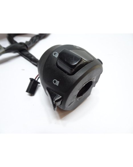 Yamaha MT-125, omkopplare vänster