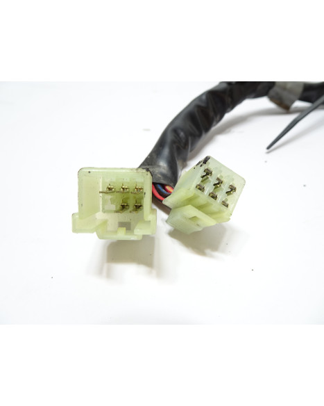 Yamaha MT-125, omkopplare vänster