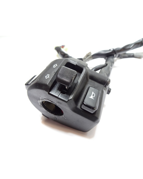 Yamaha MT-125, omkopplare vänster