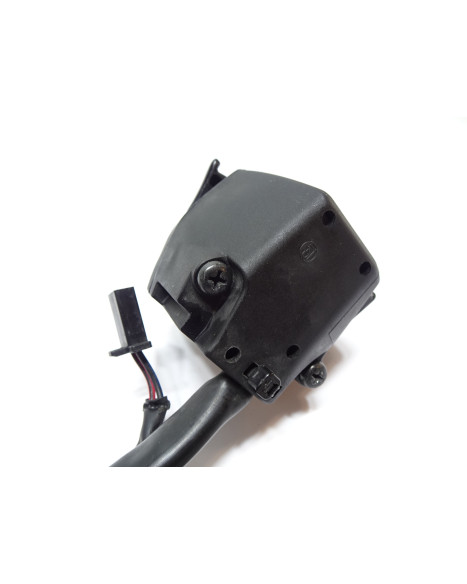 Yamaha MT-125, omkopplare vänster