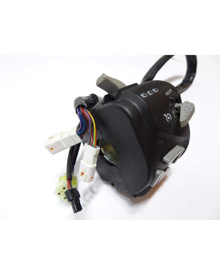 KTM 1290 Super Adventure S, omkopplare vänster