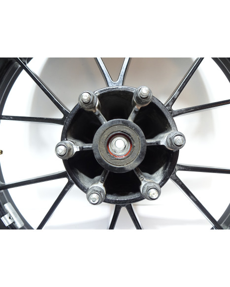 Yamaha MT-125, bakfälg