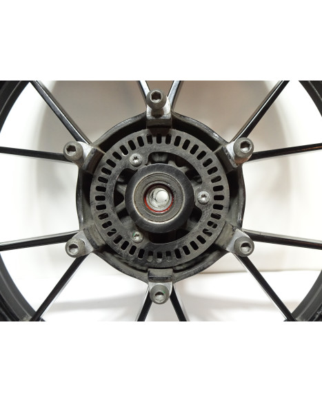 Yamaha MT-125, bakfälg