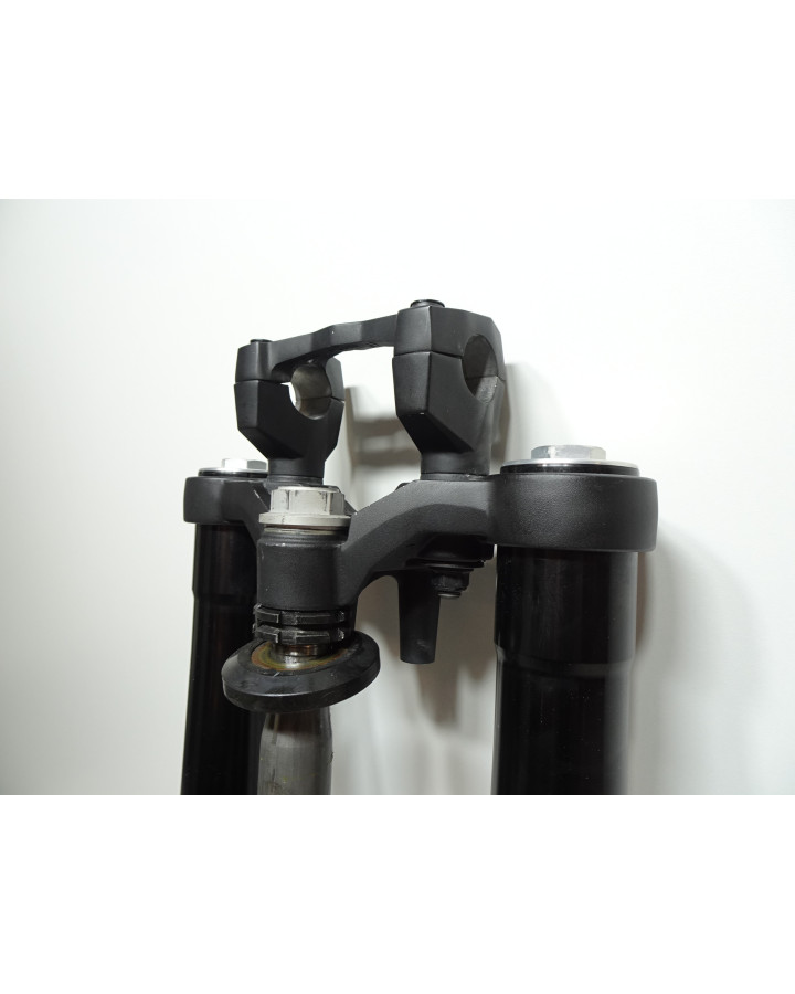 Yamaha MT-125, framgaffel