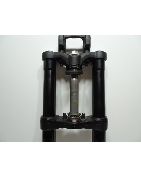 Yamaha MT-125, framgaffel