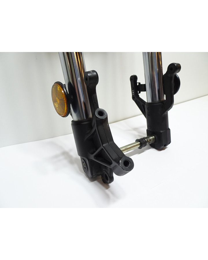 Yamaha MT-125, framgaffel