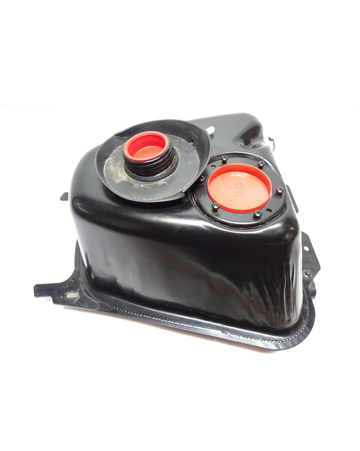 Linhai 300D, bränsletank