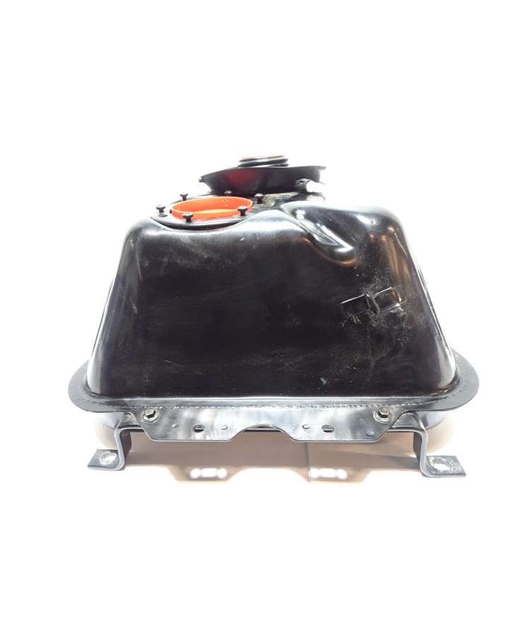 Linhai 300D, bränsletank