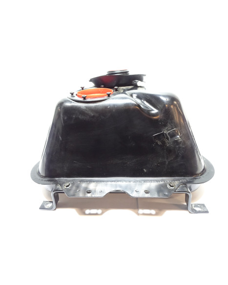 Linhai 300D, bränsletank