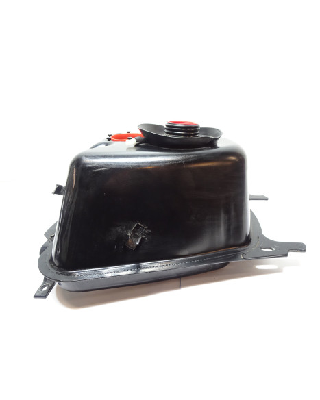 Linhai 300D, bränsletank