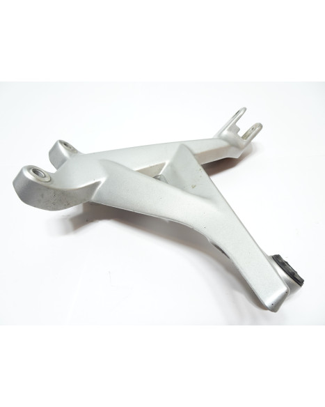 Honda VFR 1200X Crosstourer, fäste passagerarfotpinne höger